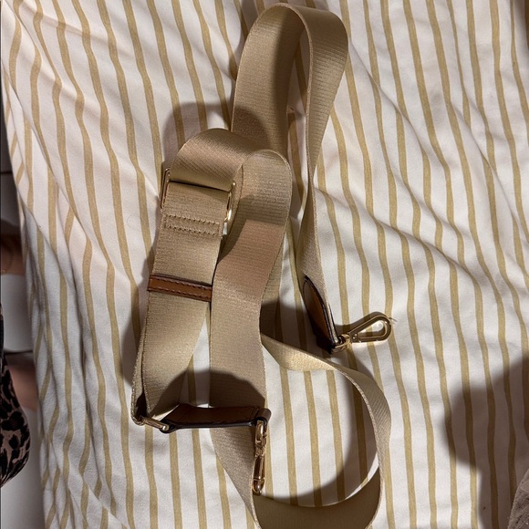 Coach Beige Signature Canvas Satchel with Matching Wristlet and Wallet - Picture 13 of 13